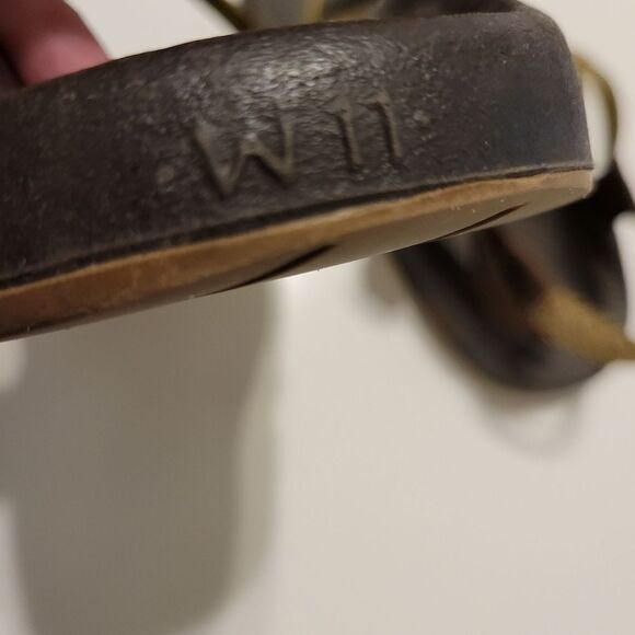 11 CHACO VIBRAM TAN BROWN ADJUSTABLE STRAP ACTIVE OUTDOOR SANDALS - Picture 3 of 10